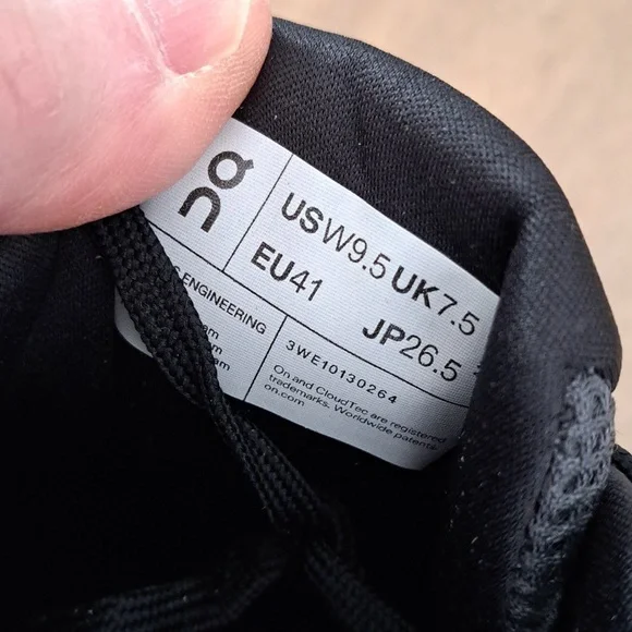 On Cloudrunner 2 - Color: Eclipse / Black - Size: Women 9.5 - Picture 9 of 9